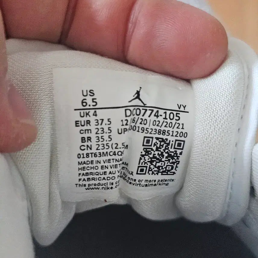 [BUNJANG] Nike Air Jordan Low Grey/White Sneakers / 나이키 에어 조던 로우 그레이/화이트 235