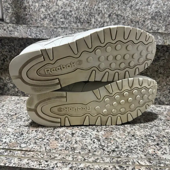 [BUNJANG] Reebok Classic Sneakers / 리복 REEBOK 클래식 270-275 사이즈