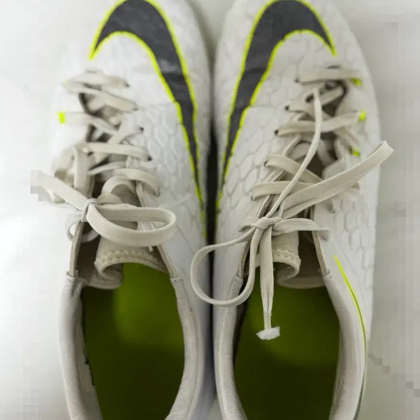 [SOLD OUT] 나이키 축구화 풋살화 흰색/형광 270