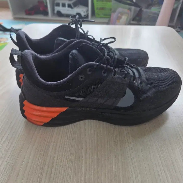 [BUNJANG] Nike Lunar Black and Safety Orange Running Shoes / 나이키 루나 블랙 앤 세이프티 오렌지 남성 런닝화 280mm