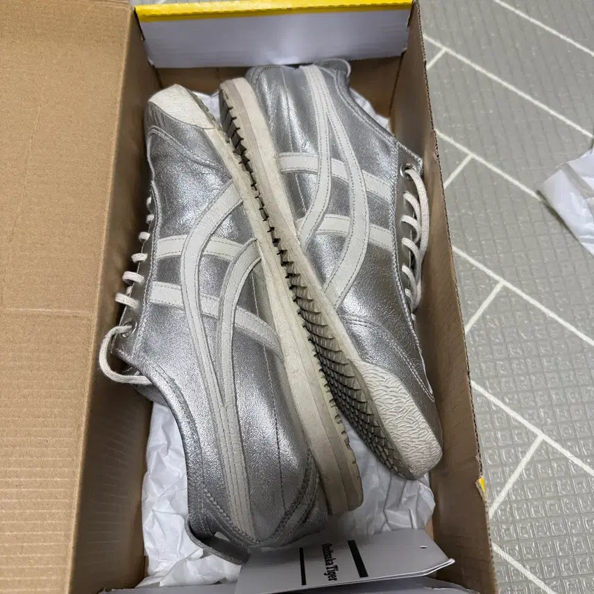 [SOLD OUT] 오니츠카타이거 멕시코66sd 실버235