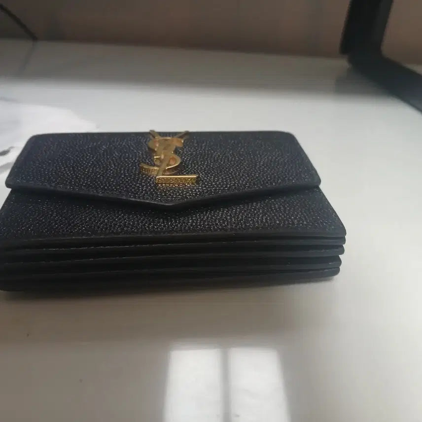 [SOLD OUT] 입생로랑 업타운 카드지갑
