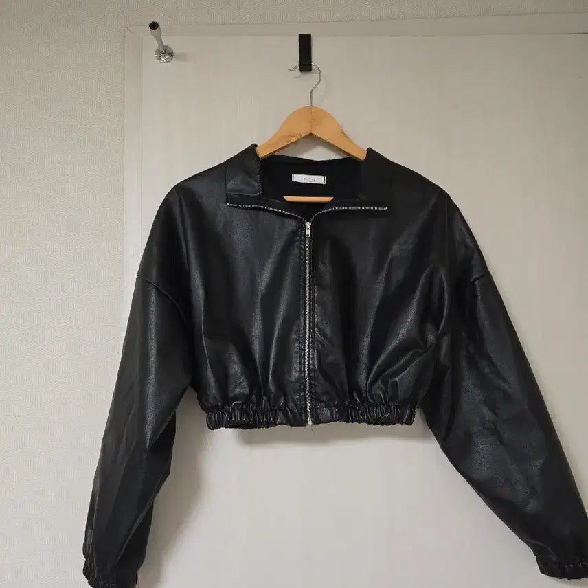 [BUNJANG] Miss Hong Crop Short Faux Leather Jacket / 크롭 숏 레더 가죽 자켓 ( 프리)