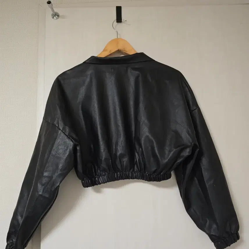 [BUNJANG] Miss Hong Crop Short Faux Leather Jacket / 크롭 숏 레더 가죽 자켓 ( 프리)