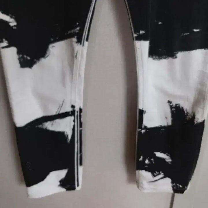 [BUNJANG] DIESEL Black Gold White Painted Jeans (Size 33-34) / N  DIESEL 디젤 흰/검  페인팅 새옷 33