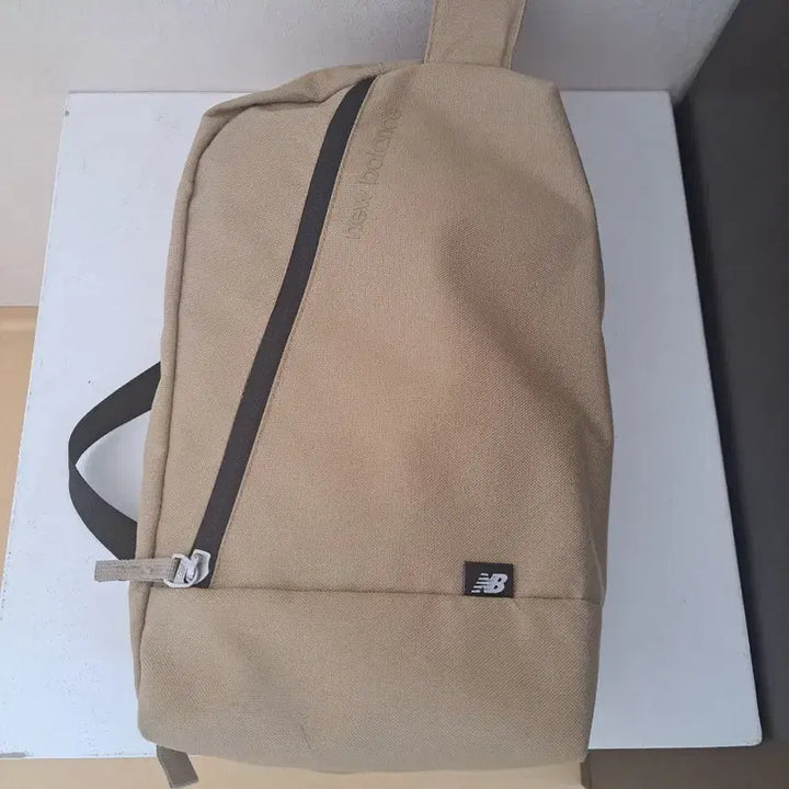 [SOLD OUT] 뉴발란스 베이지색 슬링백