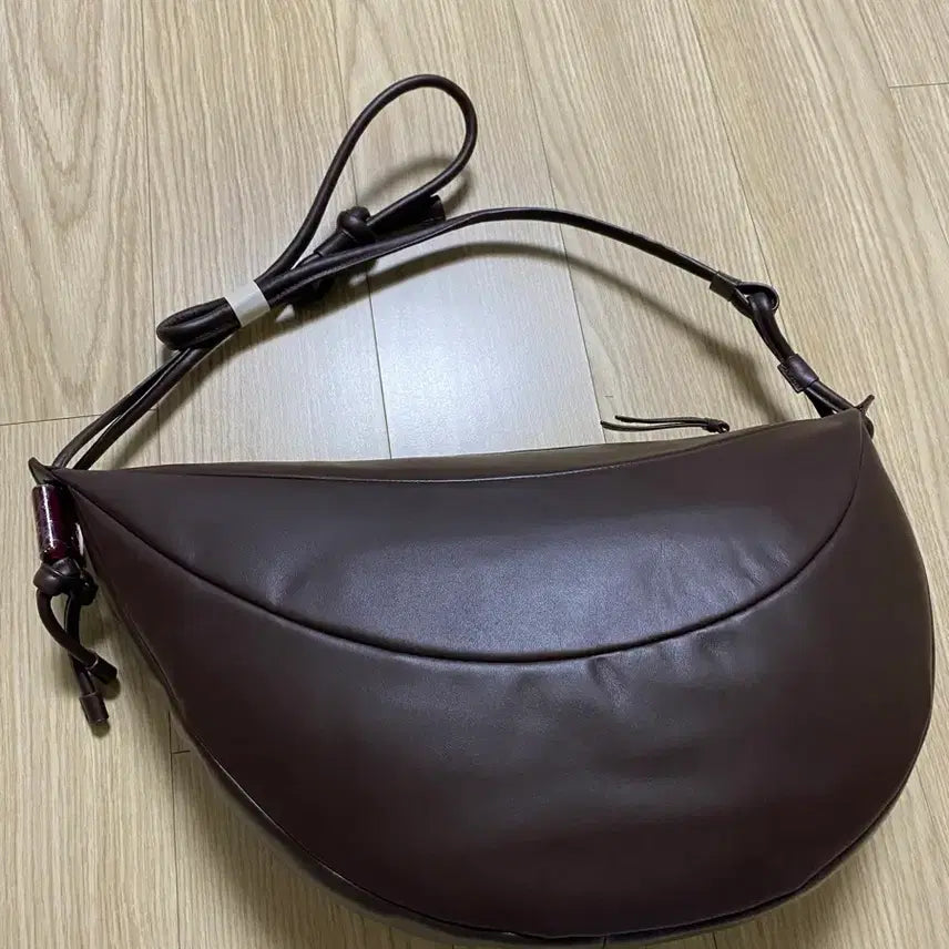 [BUNJANG] Archivépke Large Fling Bag (Brown) / 아카이브앱크 라지 플링백 (브라운)