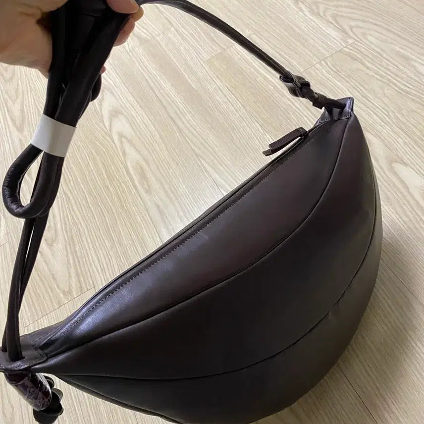 [BUNJANG] Archivépke Large Fling Bag (Brown) / 아카이브앱크 라지 플링백 (브라운)