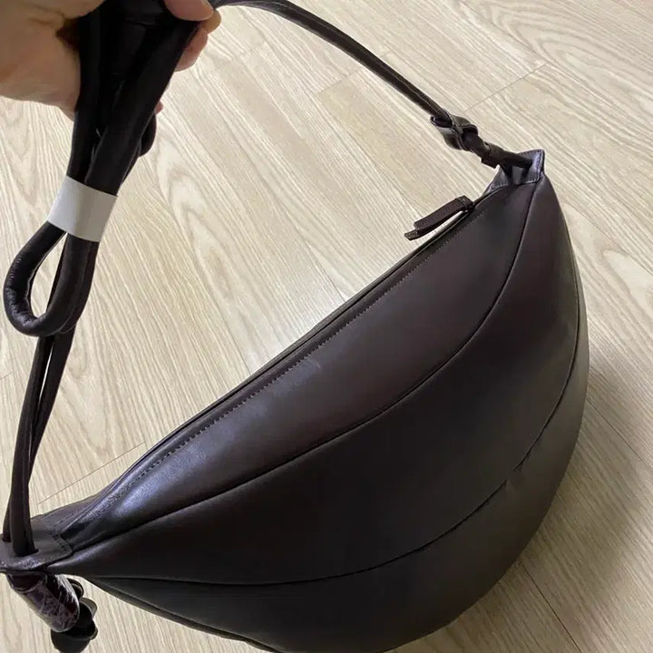 [BUNJANG] Archivépke Large Fling Bag (Brown) / 아카이브앱크 라지 플링백 (브라운)