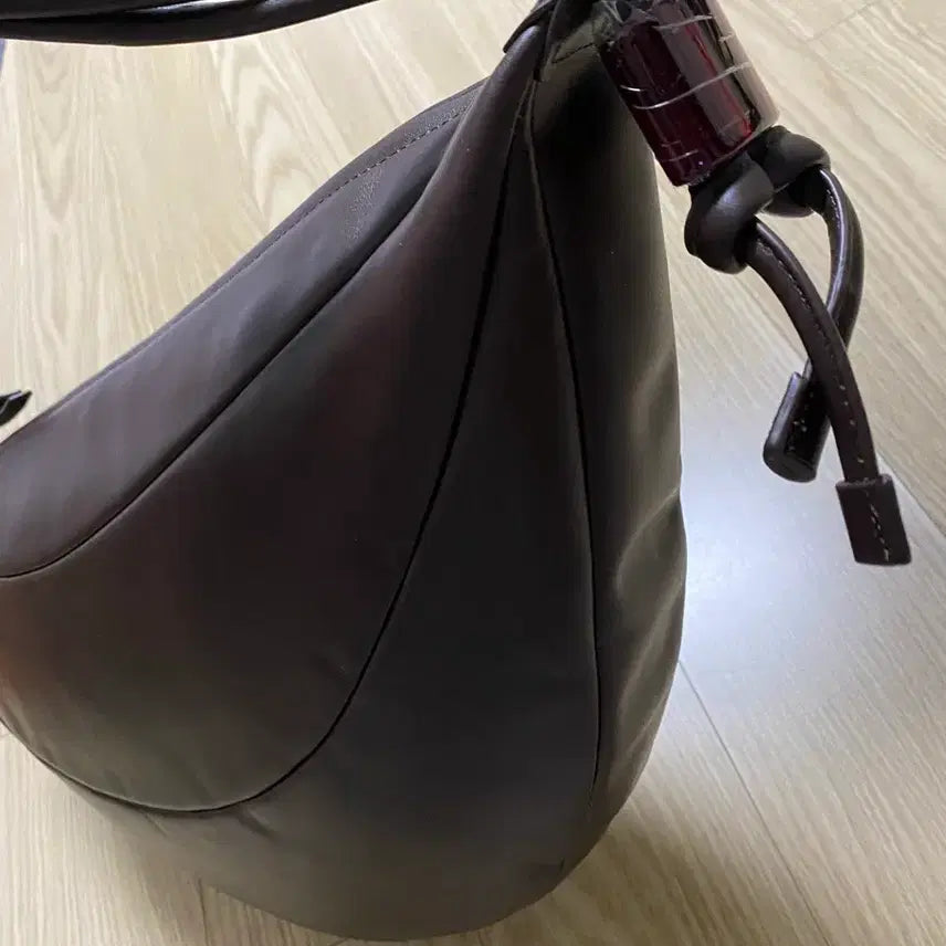 [BUNJANG] Archivépke Large Fling Bag (Brown) / 아카이브앱크 라지 플링백 (브라운)