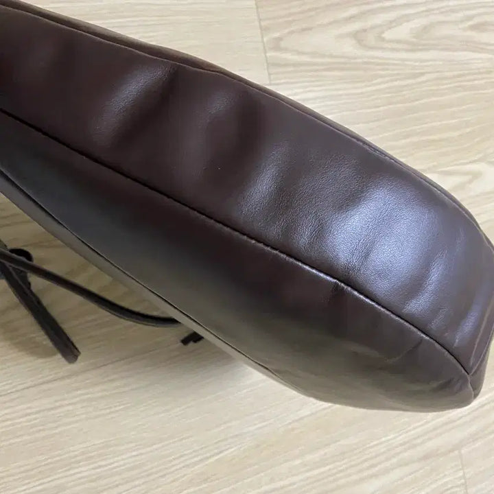 [BUNJANG] Archivépke Large Fling Bag (Brown) / 아카이브앱크 라지 플링백 (브라운)