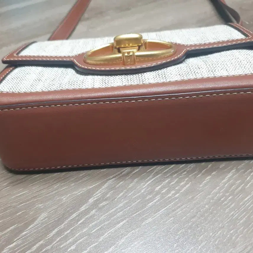 [SOLD OUT] 아떼 바네사브루노 크로스백
