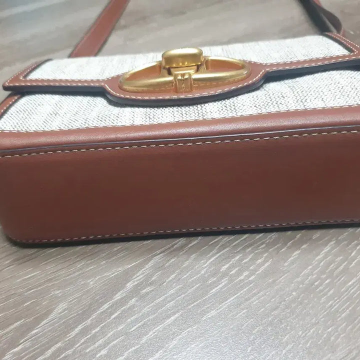 [SOLD OUT] 아떼 바네사브루노 크로스백