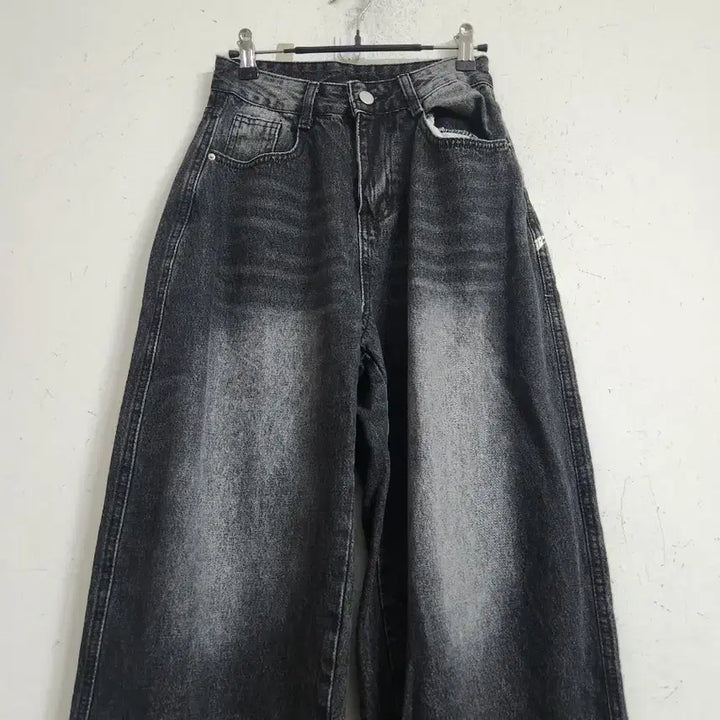 [SOLD OUT] 워싱 블랙 데님 와이드 팬츠