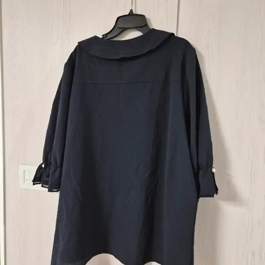 [BUNJANG] ODV Navy Blouse with Pearl Detail / 깔끔한 네이비 색상의 ODV 블라우스