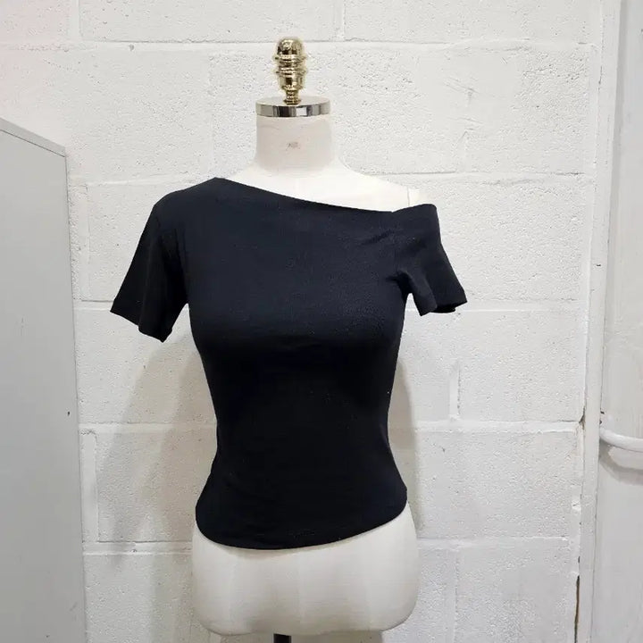 [BUNJANG] Basic Black One Shoulder Crop Top / 한쪽어깨 오프숄더 크롭 기본 반팔- 블랙