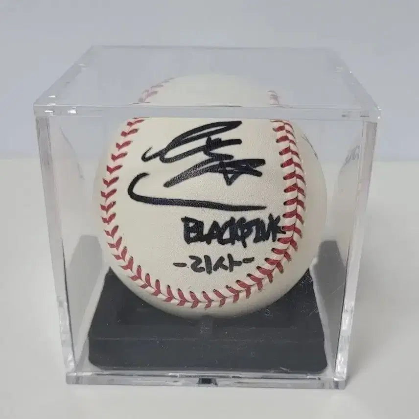 [BUNJANG] BLACKPINK Lisa Signed Baseball / 블랙핑크 BLACKPINK 리사 LISA 싸인볼