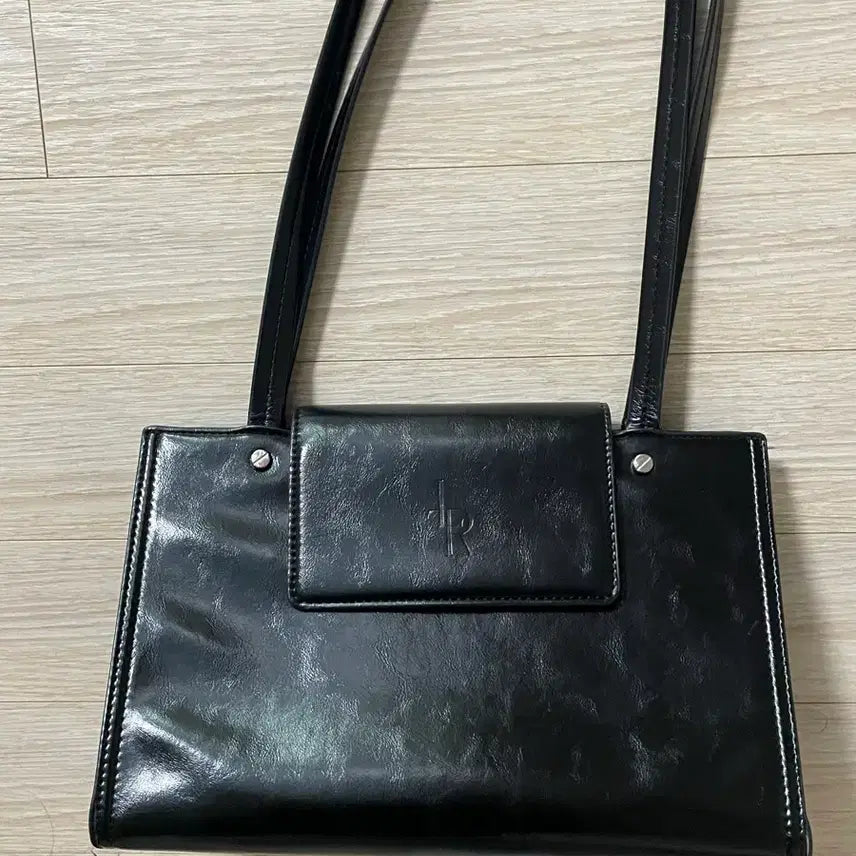 [BUNJANG] Ledery Bolt Square Shoulder Bag Black / 레더리 볼티드 스퀘어 숄더백 블랙