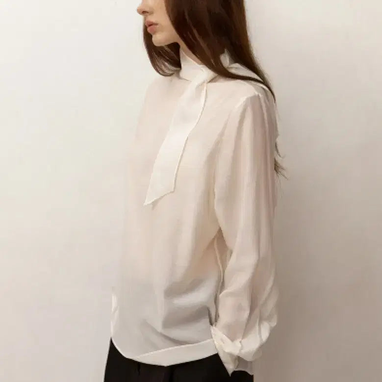 [SOLD OUT] 어라운드율 보에스카프 블라우스