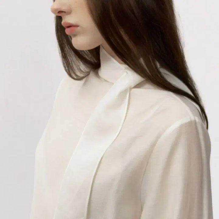 [SOLD OUT] 어라운드율 보에스카프 블라우스