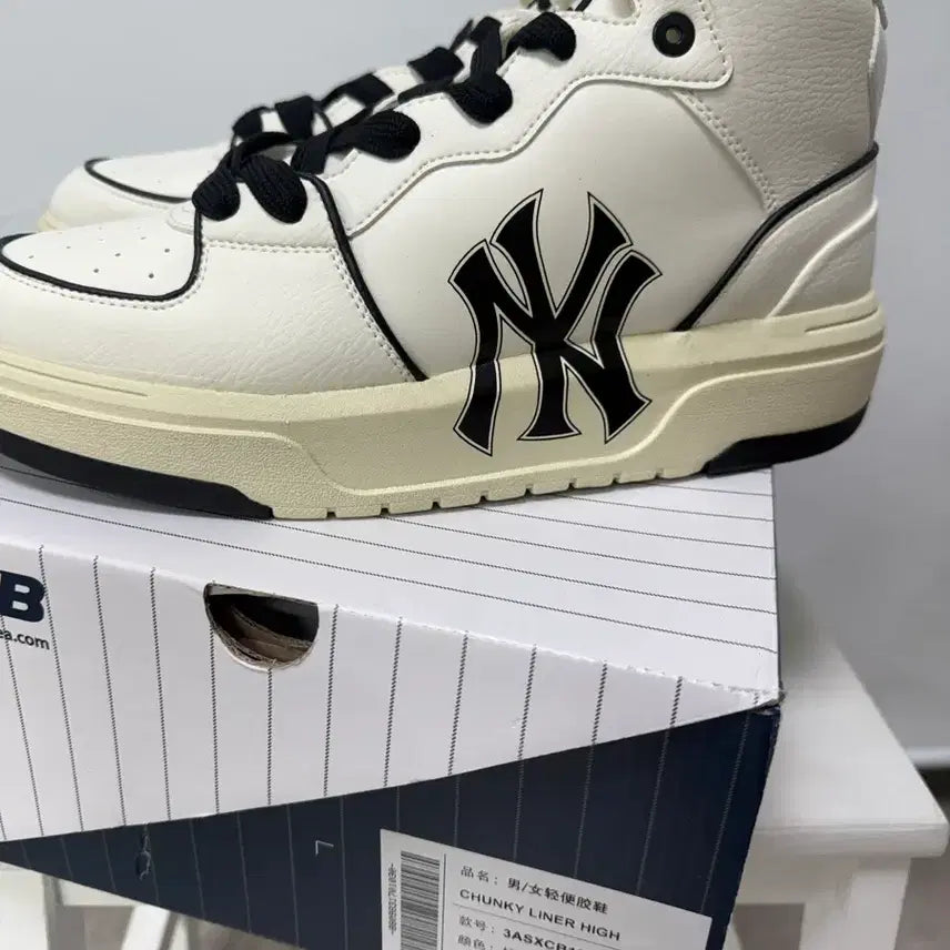 [BUNJANG] MLB Chunky Liner High New York Yankees Sneakers / MLB 청키 라이너 하이 뉴욕 양키스 (3ASXCB12N)