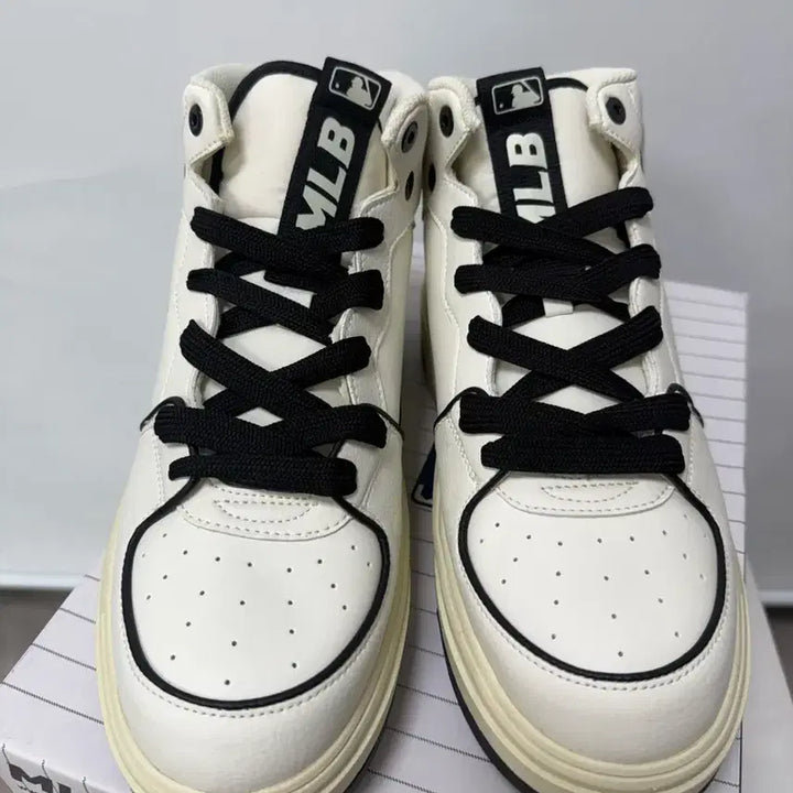 [BUNJANG] MLB Chunky Liner High New York Yankees Sneakers / MLB 청키 라이너 하이 뉴욕 양키스 (3ASXCB12N)