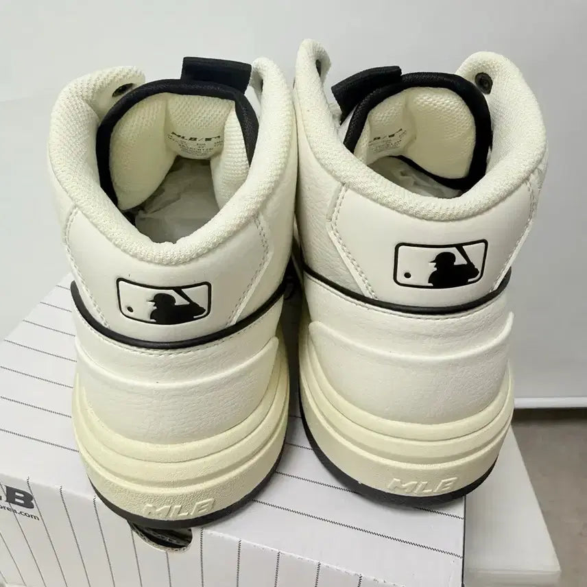 [BUNJANG] MLB Chunky Liner High New York Yankees Sneakers / MLB 청키 라이너 하이 뉴욕 양키스 (3ASXCB12N)