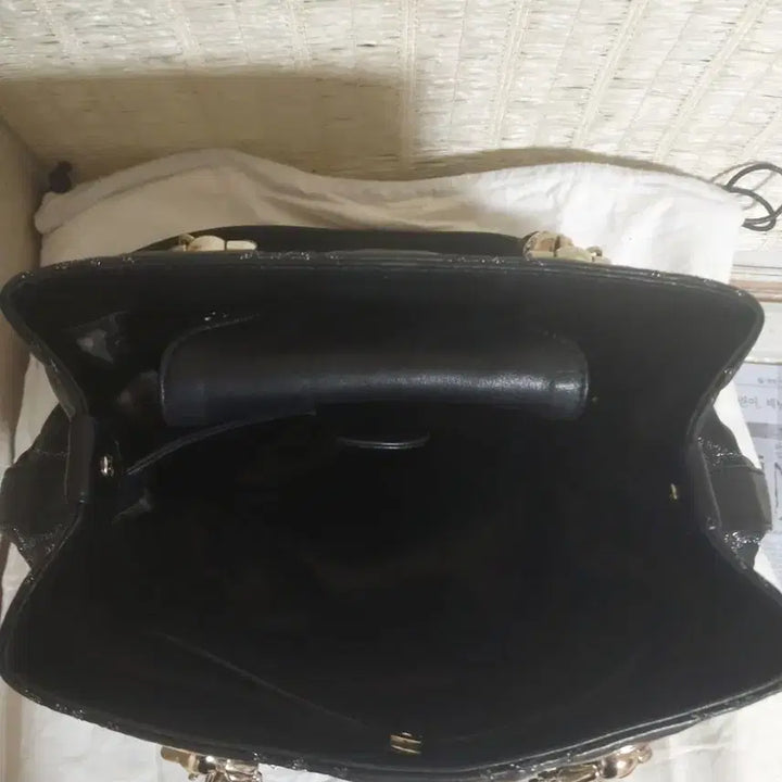[BUNJANG] Metrocity Quilted Chain Shoulder Bag Black / 메트로시티 퀼팅 체인 숄더백 블랙