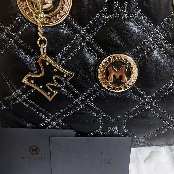 [BUNJANG] Metrocity Quilted Chain Shoulder Bag Black / 메트로시티 퀼팅 체인 숄더백 블랙