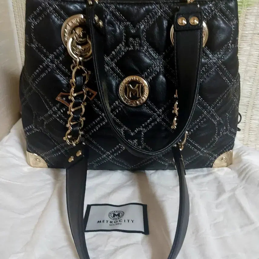 [BUNJANG] Metrocity Quilted Chain Shoulder Bag Black / 메트로시티 퀼팅 체인 숄더백 블랙