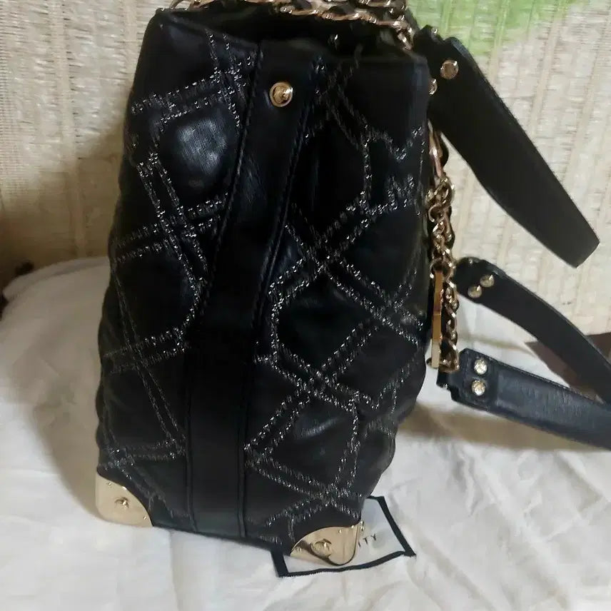 [BUNJANG] Metrocity Quilted Chain Shoulder Bag Black / 메트로시티 퀼팅 체인 숄더백 블랙