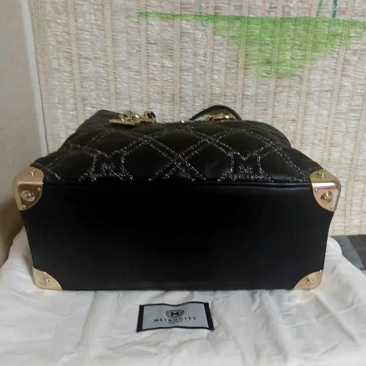 [BUNJANG] Metrocity Quilted Chain Shoulder Bag Black / 메트로시티 퀼팅 체인 숄더백 블랙