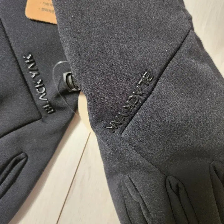 [SOLD OUT] 택 새상품) 블랙야크 BAC윈드스토퍼 방한 고어텍스 글러브 휴대폰터치 사