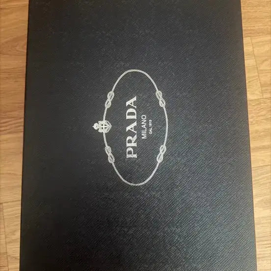 [SOLD OUT] 프라다 모몰리스 더비