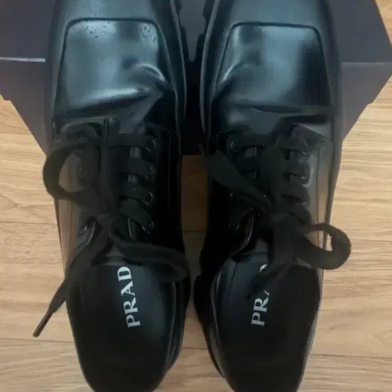 [SOLD OUT] 프라다 모몰리스 더비