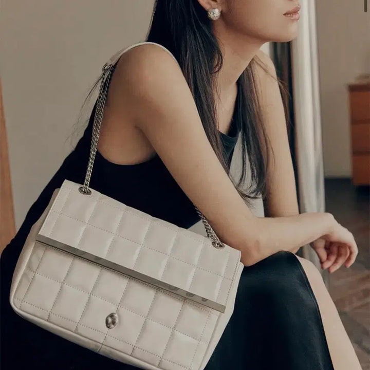 [SOLD OUT] 오스트카카 크누트 퀼팅 프레임 아이보리