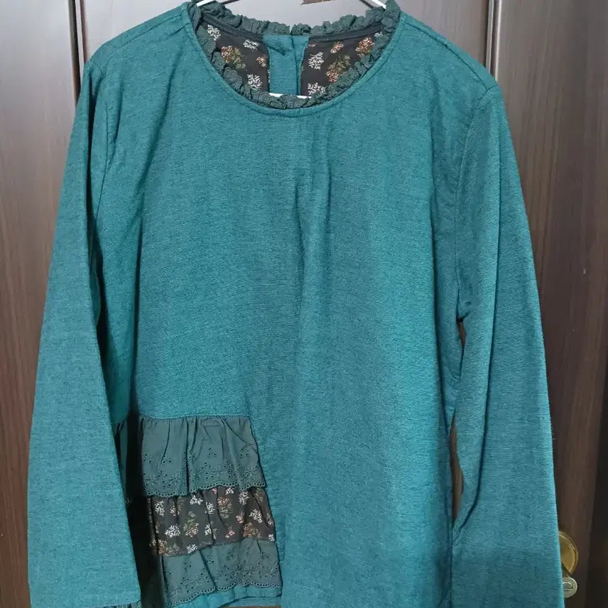 [BUNJANG] Emerald Green Floral Layered Long Sleeve T-shirt / 에메랄드 그린 꽃무늬 레이어드 긴팔 티셔츠