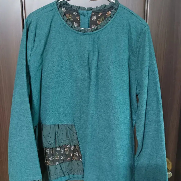 [BUNJANG] Emerald Green Floral Layered Long Sleeve T-shirt / 에메랄드 그린 꽃무늬 레이어드 긴팔 티셔츠