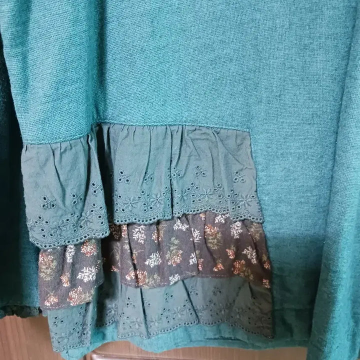 [BUNJANG] Emerald Green Floral Layered Long Sleeve T-shirt / 에메랄드 그린 꽃무늬 레이어드 긴팔 티셔츠