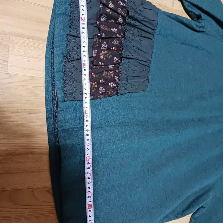 [BUNJANG] Emerald Green Floral Layered Long Sleeve T-shirt / 에메랄드 그린 꽃무늬 레이어드 긴팔 티셔츠