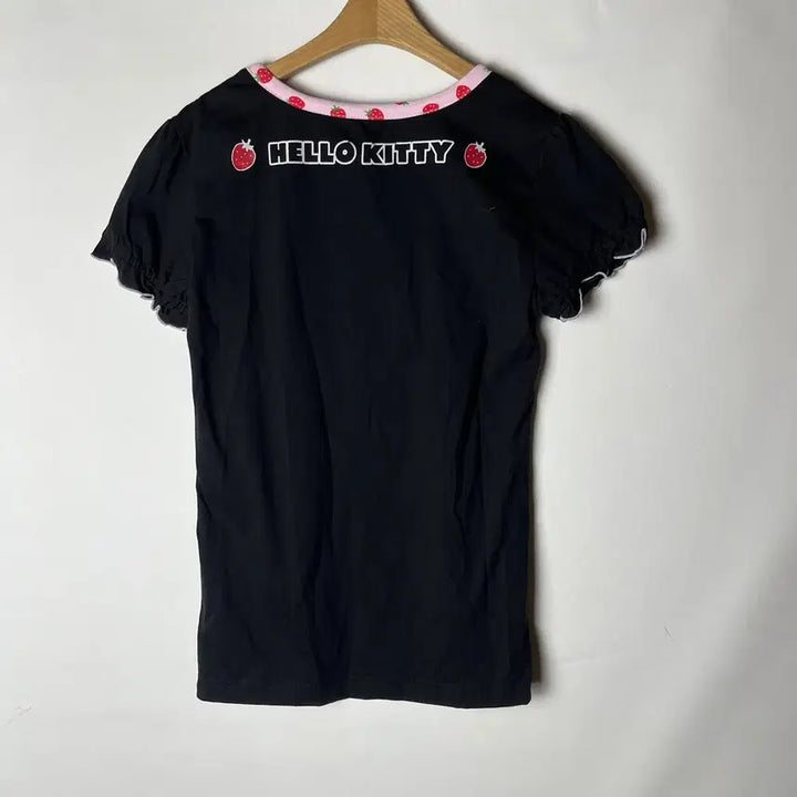 [BUNJANG] Hello Kitty Strawberry Ringer T-Shirt / [Hello Kitty] 헬로키티 딸기 링거티셔츠 (새상품)