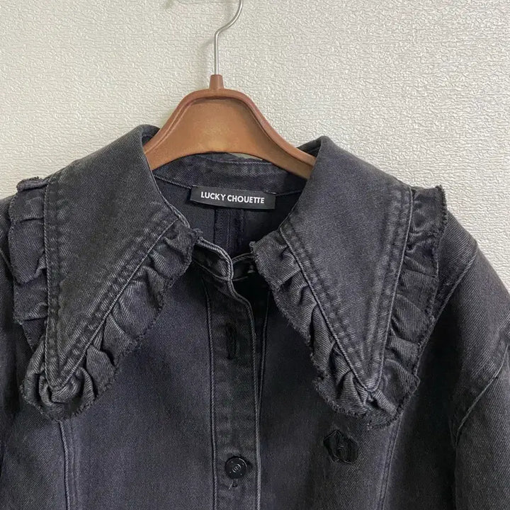 [SOLD OUT] (새상품급)럭키슈에뜨 프릴 빅카라 소매벌룬 데님자켓