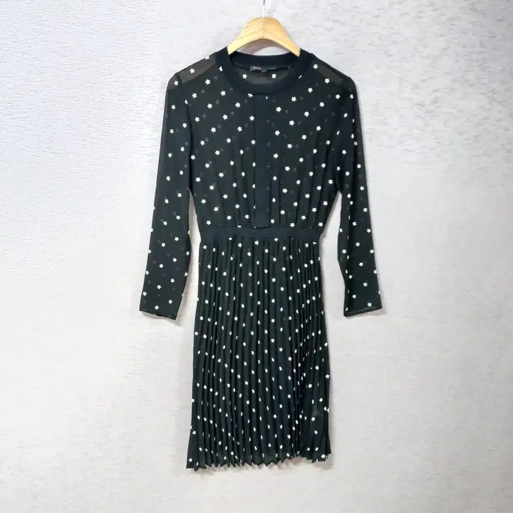 [SOLD OUT] B4-17/마쥬 허리시보리 블랙 쉬폰 자수 주름 원피스 여성