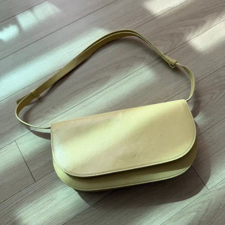 [BUNJANG] Elbategev Leather Shoulder Bag Lemon Yellow / 엘바테게브 가죽 숄더백 크로스백 레몬 옐로우 바게트백