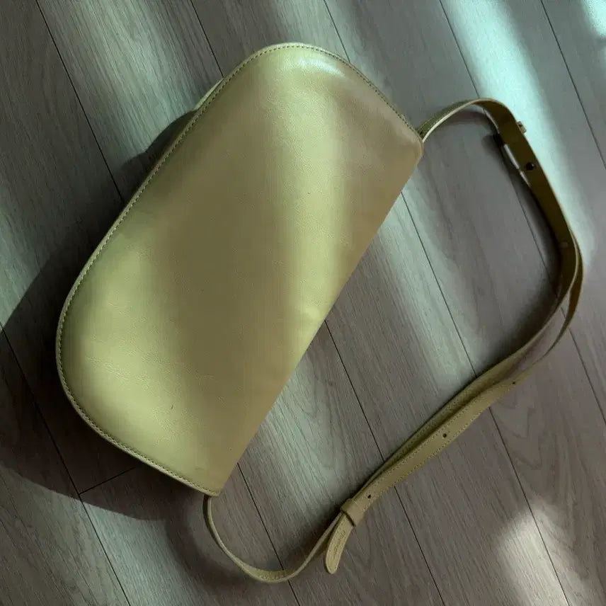 [BUNJANG] Elbategev Leather Shoulder Bag Lemon Yellow / 엘바테게브 가죽 숄더백 크로스백 레몬 옐로우 바게트백