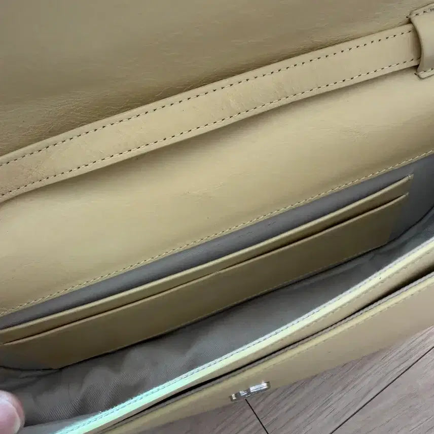 [BUNJANG] Elbategev Leather Shoulder Bag Lemon Yellow / 엘바테게브 가죽 숄더백 크로스백 레몬 옐로우 바게트백