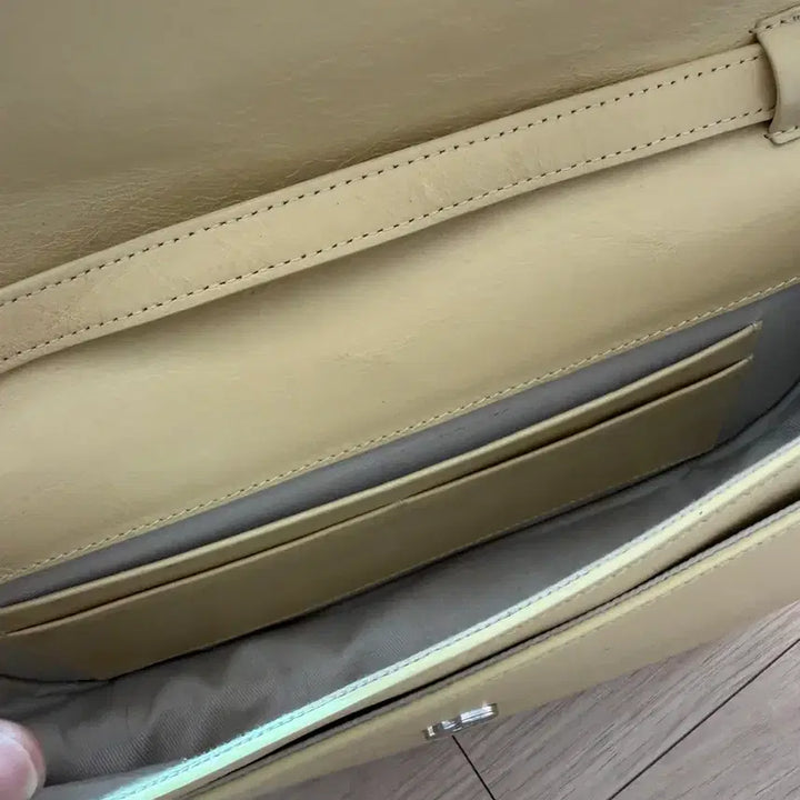 [BUNJANG] Elbategev Leather Shoulder Bag Lemon Yellow / 엘바테게브 가죽 숄더백 크로스백 레몬 옐로우 바게트백