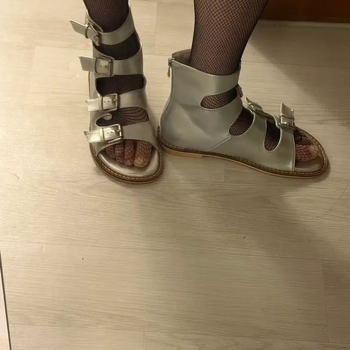 [BUNJANG] Silver Belt Gladiator Sandals (Size 235) / 실버 밸트 샌들 글래디에이터 235