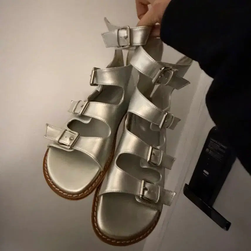 [BUNJANG] Silver Belt Gladiator Sandals (Size 235) / 실버 밸트 샌들 글래디에이터 235