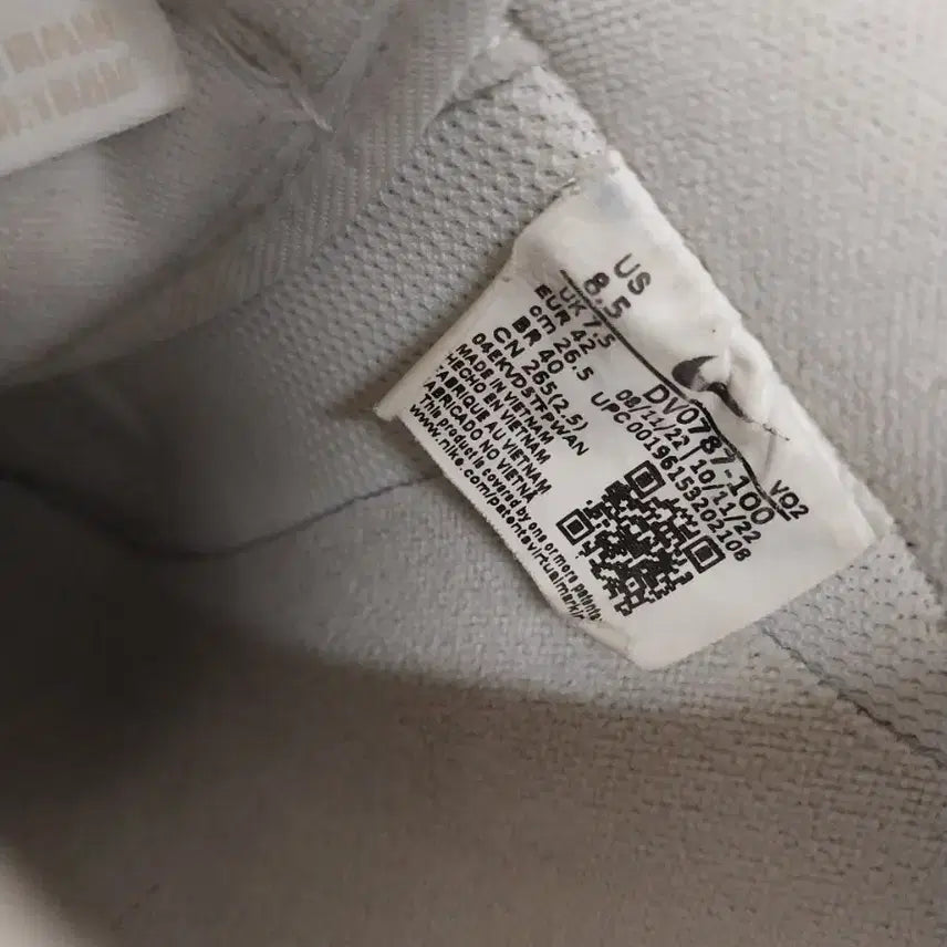 [SOLD OUT] 남성 나이키 에어포스1 07 LV8 EMB 운동화 (265)